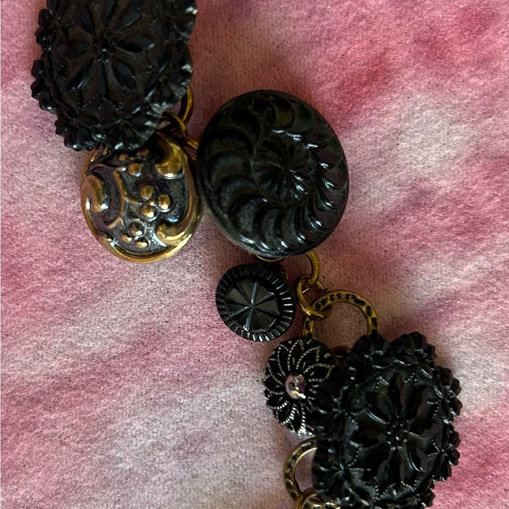 VINTAGE BLACK GLASS AND METAL MOURNING BUTTONS CHARM BRACELET